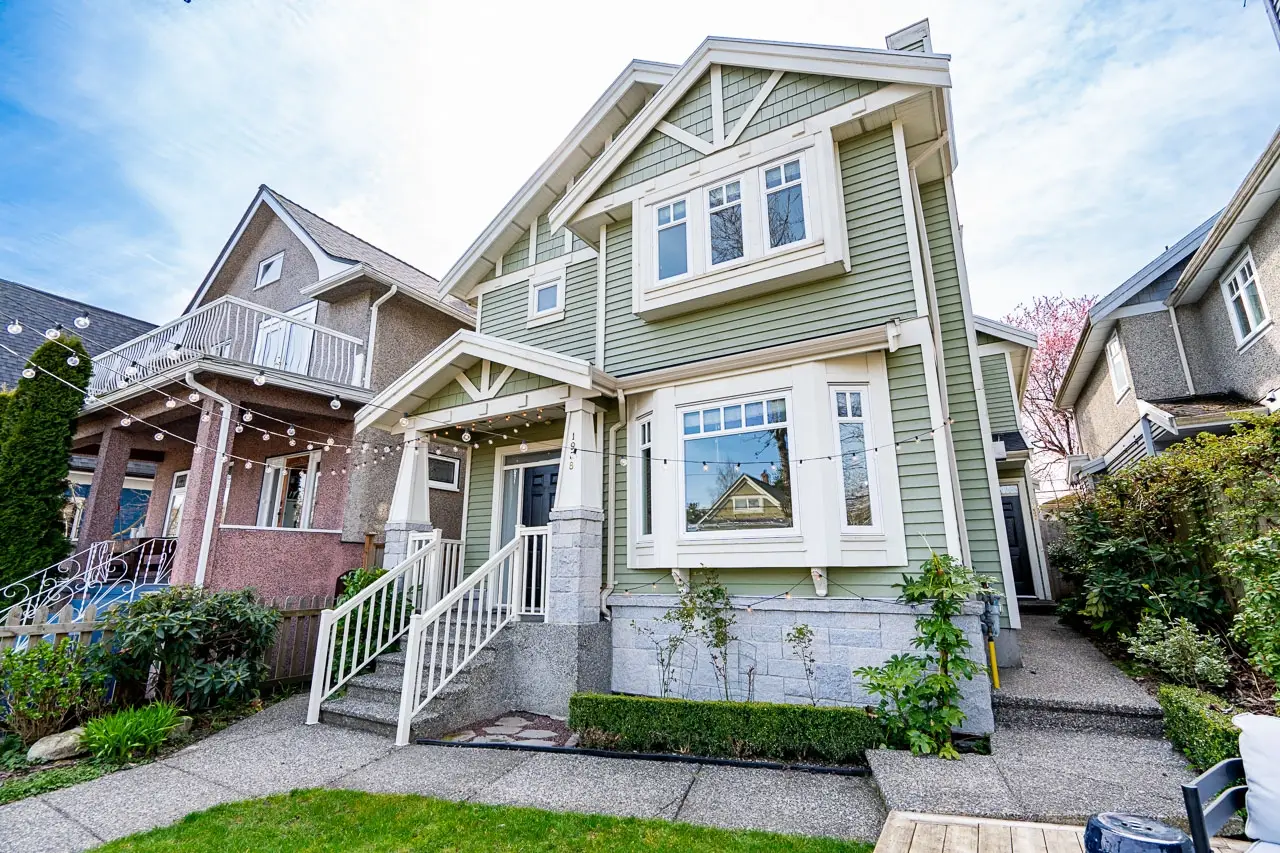 East Vancouver home recently purchased with financing from The HomeHappy Team @ Canadian Mortgage Experts. Vancouver Mortgage broker
