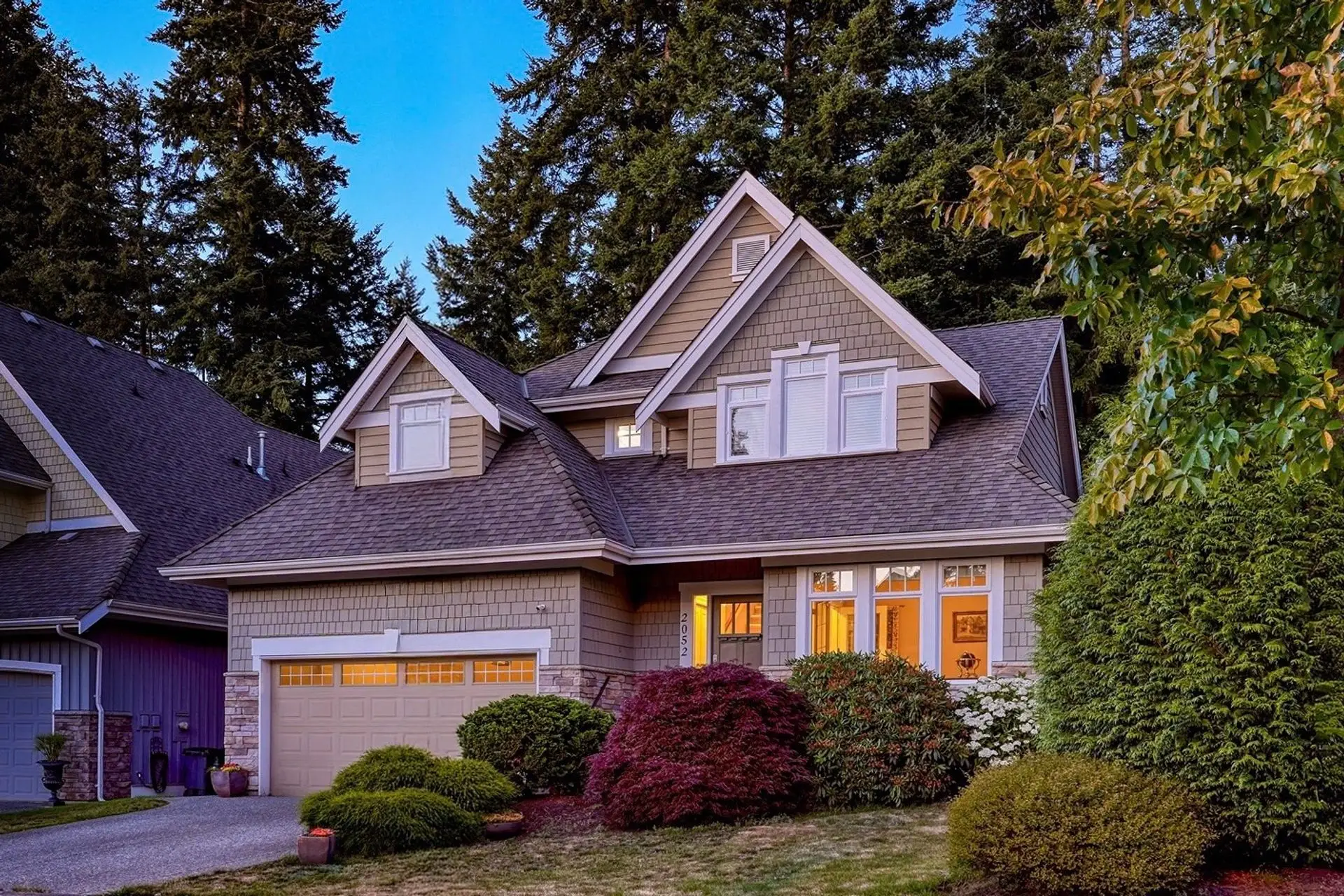 White Rock Mortgage Broker, The HomeHappy Team provides morrtgage financing for homes like this in White Rock.